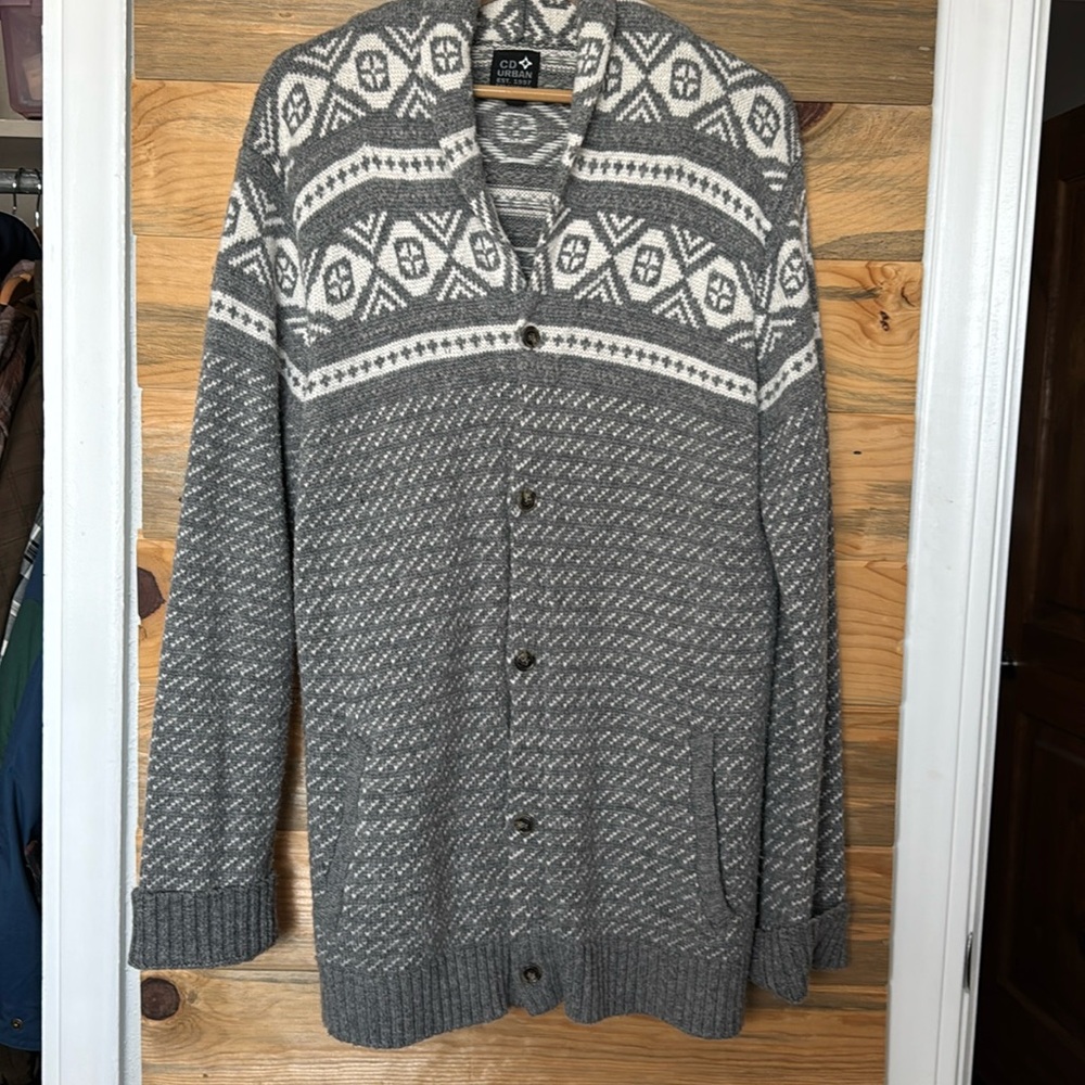 CD Urban Men’s Gray and White Sweater with Pockets
‎ Size: XL